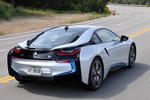 BMW i8 Gama i8 Gama i8 Coup&eacute; Ionic Silver con acentuaci&oacute;n BMW i Blau Exterior Posterior-Lateral 3 puertas