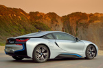 BMW i8 Gama i8 Gama i8 Coup&eacute; Ionic Silver con acentuaci&oacute;n BMW i Blau Exterior Lateral-Posterior 3 puertas