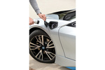 BMW i8 Gama i8 Gama i8 Coup&eacute; Ionic Silver con acentuaci&oacute;n BMW i Blau Exterior Toma de recarga 3 puertas