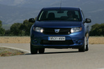 Dacia Logan dCi 75 Ambiance Turismo Azul Cobalto Exterior Frontal 4 puertas