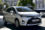 Toyota Yaris hybrid Advance Turismo Blanco Glaciar Perlado Exterior Lateral-Frontal 5 puertas