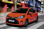 Toyota Yaris Feel! Feel! Turismo Rojo Classic Exterior Lateral-Frontal 5 puertas