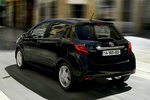 Toyota Yaris Advance Advance Turismo Negro Azabache Exterior Lateral-Posterior 5 puertas