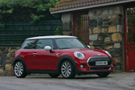 MINI MINI MINI Cooper MINI Cooper Turismo Blazing Red Exterior Lateral-Frontal 3 puertas