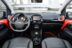 Toyota Aygo 5p 1.0 VVT-i 69 CV x-cite Turismo Interior Salpicadero 5 puertas