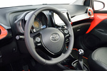 Toyota Aygo 5p 1.0 VVT-i 69 CV x-cite Turismo Interior Volante 5 puertas