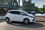 Toyota Aygo 5p 1.0 VVT-i 69 CV x-play Turismo x-blanco Exterior Lateral-Frontal 5 puertas