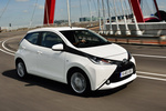 Toyota Aygo 5p 1.0 VVT-i 69 CV x-play Turismo x-blanco Exterior Frontal-Lateral 5 puertas