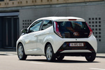 Toyota Aygo 5p 1.0 VVT-i 69 CV x-play Turismo x-blanco Exterior Posterior-Lateral 5 puertas