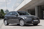 Audi A3 e-tron e-tron Turismo Gris Daytona efecto perla Exterior Lateral-Frontal 5 puertas
