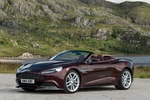 Aston Martin Vanquish V12 577 CV Gama Vanquish Volante 2015 Descapotable Divine Red Exterior Frontal-Lateral 2 puertas