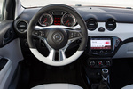 Opel ADAM ROCKS ROCKS Turismo Interior Volante 3 puertas