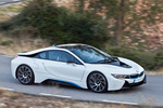 BMW i8 Gama i8 Gama i8 Coup&eacute; Kristallwei efecto perlado con acentuac.BMW i Blau Exterior Lateral-Frontal 3 puertas