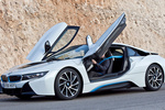 BMW i8 Gama i8 Gama i8 Coup&eacute; Kristallwei efecto perlado con acentuac.BMW i Blau Exterior Frontal-Lateral 3 puertas