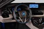 BMW i8 Gama i8 HALO + paquete Pure Impulse Coup&eacute; Kristallwei efecto perlado con acentuac.BMW i Blau Interior Salpicadero 3 puertas