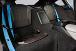 BMW i8 Gama i8 HALO + paquete Pure Impulse Coup&eacute; Kristallwei efecto perlado con acentuac.BMW i Blau Interior Asientos 3 puertas