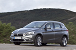 BMW Serie 2 Active Tourer 218d Luxury Monovolumen Platinsilber metalizado Exterior Frontal-Lateral 5 puertas