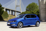 Skoda Fabia Gama Fabia Gama Fabia Turismo Azul Race Metalizado Exterior Frontal-Lateral 5 puertas