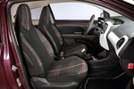 Peugeot 108 1.0 VTi 68 ETG5 Allure Turismo Rojo p&uacute;rpura metalizado Interior Asientos 3 puertas