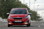 Peugeot 108 1.2 PureTech 82 Allure TOP! Turismo Rojo Scarlet Exterior Frontal 5 puertas