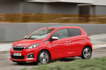 Peugeot 108 1.2 PureTech 82 Allure TOP! Turismo Rojo Scarlet Exterior Frontal-Lateral 5 puertas