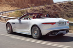 Jaguar F-Type R AWD Convertible 5.0 V8 S/C 550 CV R AWD Convertible 5.0 V8 S/C 550 CV Descapotable Glacier White Exterior Posterior-Lateral 2 puertas