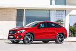 Mercedes-Benz Clase GLE Coup&eacute; GLE 450 AMG 4MATIC AMG Line Todo terreno Designo Hyacinth Red Metallic Exterior Lateral-Frontal 5 puertas