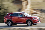 Lexus NX NX 300h F Sport Todo terreno Rojo Cerise Exterior Lateral 5 puertas