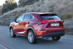Lexus NX NX 300h F Sport Todo terreno Rojo Cerise Exterior Lateral-Posterior 5 puertas
