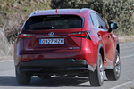 Lexus NX NX 300h F Sport Todo terreno Rojo Cerise Exterior Posterior-Lateral 5 puertas
