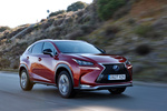 Lexus NX NX 300h F Sport Todo terreno Rojo Cerise Exterior Lateral-Frontal 5 puertas