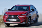 Lexus NX NX 300h F Sport Todo terreno Rojo Cerise Exterior Frontal-Lateral 5 puertas