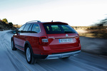 Skoda Scout 2.0 TDI 150 CV Gama Scout Turismo familiar Rojo Fuego Exterior Lateral-Posterior 5 puertas
