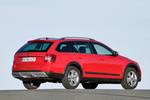 Skoda Scout 2.0 TDI 150 CV Gama Scout Turismo familiar Rojo Fuego Exterior Posterior-Lateral 5 puertas
