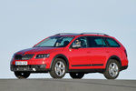 Skoda Scout 2.0 TDI 150 CV Gama Scout Turismo familiar Rojo Fuego Exterior Frontal-Lateral 5 puertas