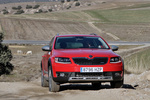 Skoda Scout 2.0 TDI 150 CV Gama Scout Turismo familiar Rojo Fuego Exterior Frontal 5 puertas