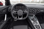 Audi TT 2.0 TFSI 230 CV quattro S line Descapotable Rojo Tango Interior Salpicadero 2 puertas