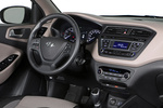 Hyundai i20 1.4 100 CV Style Turismo Interior Consola Central 5 puertas