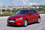 Mazda Mazda2 1.5 Gasolina 75 CV Style+ Turismo Red Soul Exterior Lateral-Frontal 5 puertas