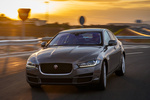 Jaguar XE 20d 180 CV Portfolio Turismo Ammonite Exterior Frontal-Lateral 4 puertas