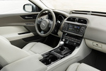 Jaguar XE 20d 180 CV Portfolio Turismo Interior Salpicadero 4 puertas