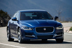 Jaguar XE 25t 240 CV R Sport Turismo Azul Bluefire Exterior Frontal 4 puertas