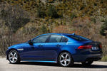 Jaguar XE 25t 240 CV R Sport Turismo Azul Bluefire Exterior Lateral-Posterior 4 puertas