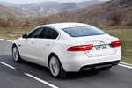 Jaguar XE 25t 240 CV Portfolio Turismo Polaris White Exterior Lateral-Posterior 4 puertas