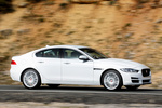 Jaguar XE 25t 240 CV Portfolio Turismo Polaris White Exterior Lateral 4 puertas