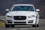 Jaguar XE 25t 240 CV Portfolio Turismo Polaris White Exterior Frontal 4 puertas
