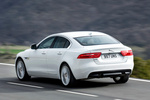 Jaguar XE 25t 240 CV Portfolio Turismo Polaris White Exterior Lateral-Posterior 4 puertas