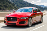 Jaguar XE V6 340 CV S Turismo Italian Racing Red Exterior Frontal-Lateral 4 puertas