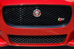 Jaguar XE V6 340 CV S Turismo Italian Racing Red Exterior Parrilla 4 puertas