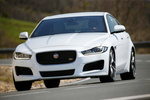 Jaguar XE V6 340 CV S Turismo Polaris White Exterior Frontal 4 puertas